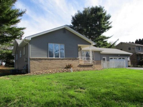 1035 Edgewood Rd, Beaver Falls, PA 15010-4929