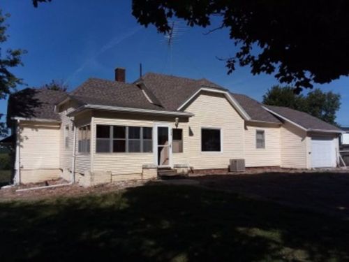 706 Main St, Gravity, IA 50848-7500