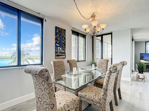 15 Bluebill Ave, Naples FL  34108-1792 exterior