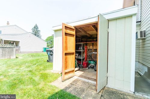 1113 Roeloffs Rd, Yardley PA  19067-4514 exterior