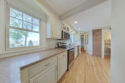 35 Riverview Rd, Rocky Hill CT  06067-1569 exterior