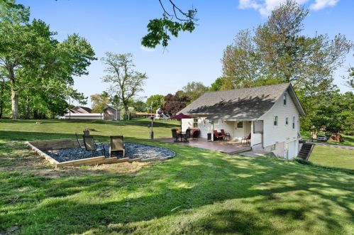 227 Naugle Rd, Beaver Falls, PA 15010-1425