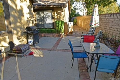 25644 Serena Dr, Santa Clarita, CA 91355-2244