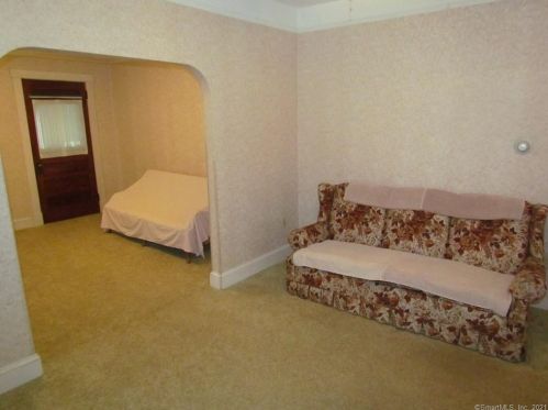 32 Denison Ave, Groton CT  06340-4415 exterior