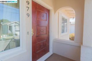 979 44th St, Oakland, CA 94608-3403