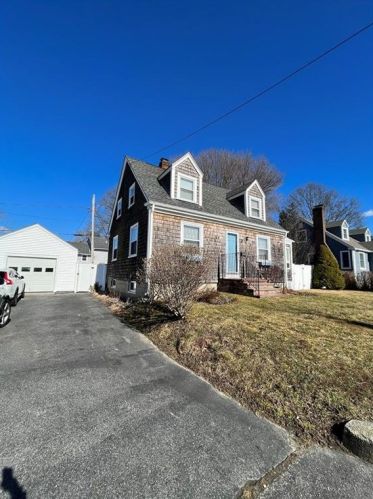 53 Admiral Kalbfus Rd, Middletown RI  02840-1202 exterior