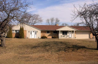 306 Ellsworth Ln, Milwaukee, WI 53217-1823