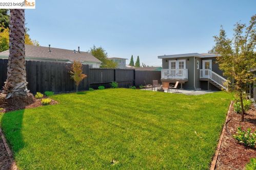 5018 Congress Ave, Oakland CA 94601-5405 exterior