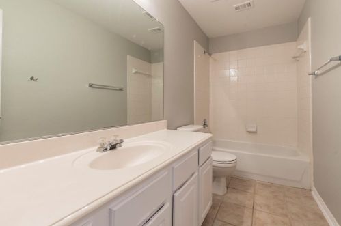 1405 Glen Hollow Ln, Lewisville TX  75028-3870 exterior