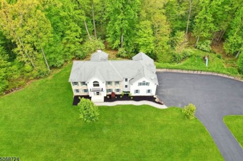 4 Mountain Brook Ln, Glen Gardner, NJ 08826-3057