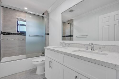 3821 185th Ave, Hollywood FL  33029-2712 exterior