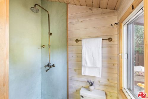 19751 Grand Vw Dr, Topanga CA  90290-3313 exterior