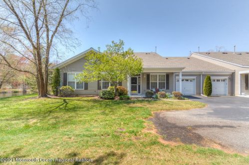 71 Golden Willows Ave, Lakewood, NJ 08701-7518