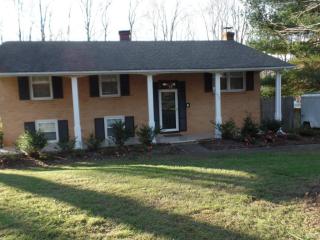 1372 Rainbow Forest Dr, Lynchburg, VA 24502-3260