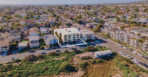 4088 Crown Point Dr, San Diego, CA 92109-6279