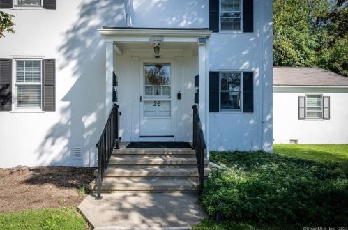 26 Moore St, Stamford, CT 06902-4652