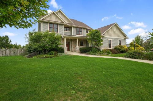 5252 Main St, Kenosha, WI 53158-1811