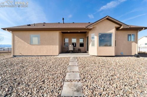 702 Calaveras Dr, Pueblo CO 81007-1942 exterior
