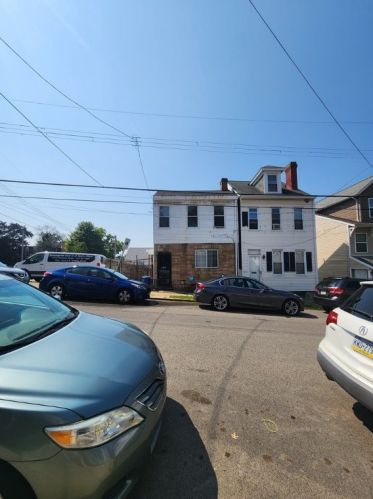 5174 Broad St, Pittsburgh, PA 15224-2457