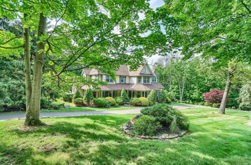 22 Helmstown Ct, Tuxedo Park, NY 10987-3027
