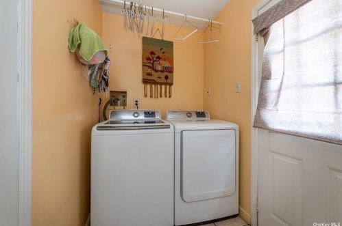 138 Gerhard Rd, Hicksville NY  11803-5513 exterior