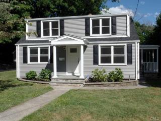 74 Eric St, Bridgeport, CT 06606-3117