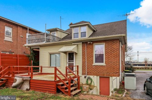 44 Valley Rd, Lancaster PA  17601-3408 exterior