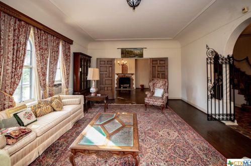 501 Vine St, Victoria TX exterior