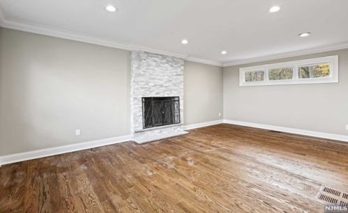 37 Tara Ln, Montville Township NJ  07045-9699 exterior