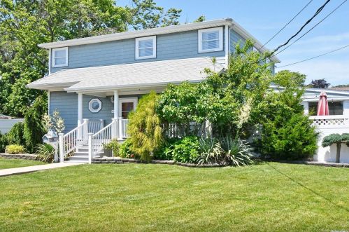 48 Lake St, North Lindenhurst NY  11757-5815 exterior