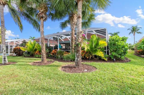 14255 Manchester Cir, Naples FL  34114-7221 exterior