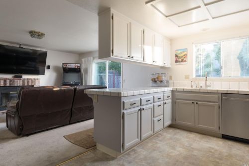 1195 Exeter Dr, Santa Rosa CA  95401-8823 exterior