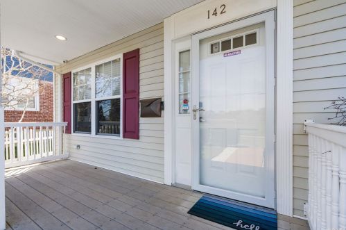 142 Ralph Ave, Babylon, NY 11702-1625