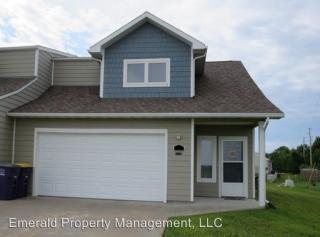 611 Walters Dr, Manhattan KS  66502-8444 exterior