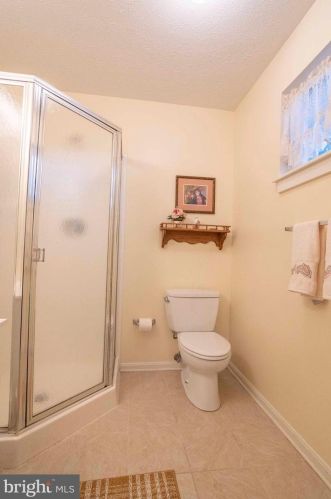 160 Manor Dr, Edinburg VA  22824-3579 exterior