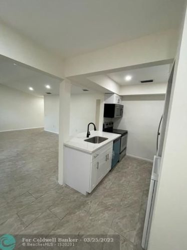 9667 15 Ct, Hollywood FL 33024-4429 exterior