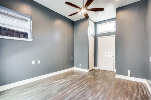 6831 Grand Ave, Dallas TX  75223-1105 exterior