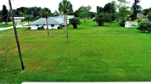 335 Richland Rd, Lehigh Acres FL  33936-1447 exterior