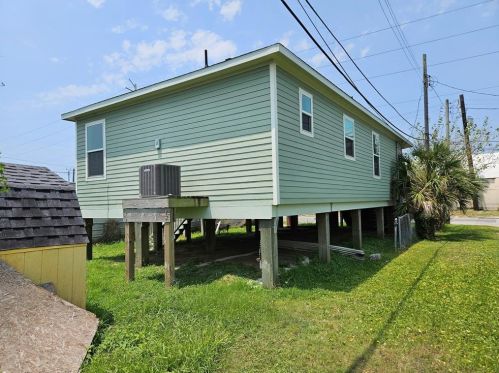 614 44 St, Galveston TX 77550-3702 exterior