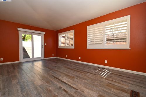 2400 Prosperity Way, San Leandro CA  94578-1124 exterior