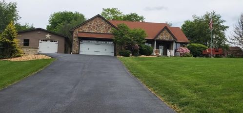 434 Richmond Dr, Jeannette, PA 15644-1166