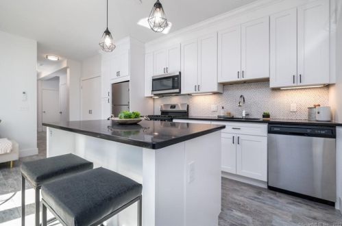 32-1E Pulaski St, Stamford, CT 06902-6821