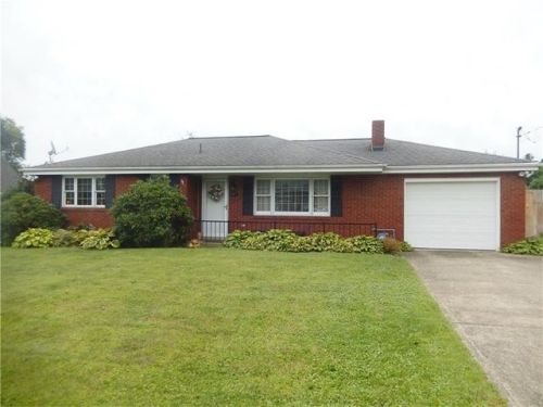 5264 Center Dr, Latrobe, PA 15650-2771