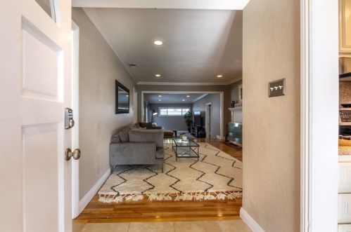2845 Iroquois Ave, Long Beach CA  90815-1509 exterior