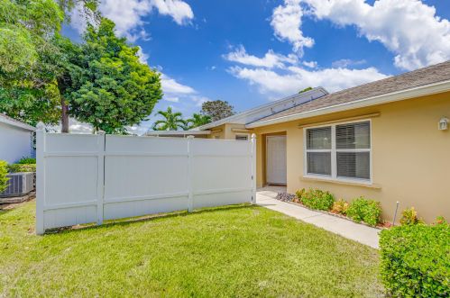 1281 Slash Pine Cir, West Palm Beach FL  33409-7087 exterior