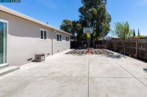 293 William Way, West Pittsburg CA  94565-4706 exterior