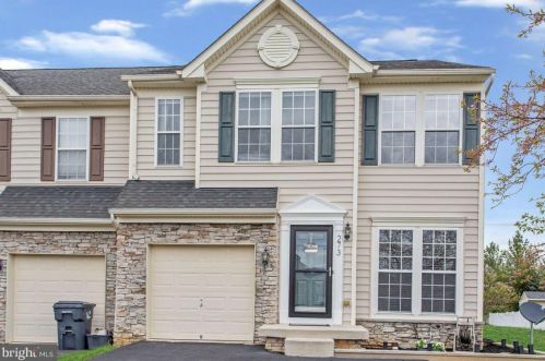 273 Maple Dr, Hanover, PA 17331-9416