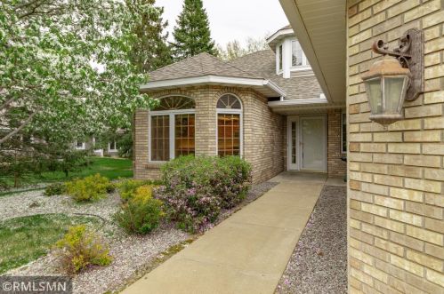 5682 Dunlap Ave, Saint Paul, MN 55126-5634