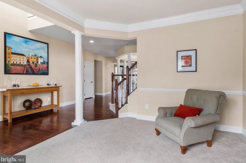 5737 Waterloo Bridge Cir, Haymarket VA  20169-8117 exterior