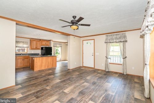 51 Meadowview Dr, Paradise Park, PA 17068-9769
